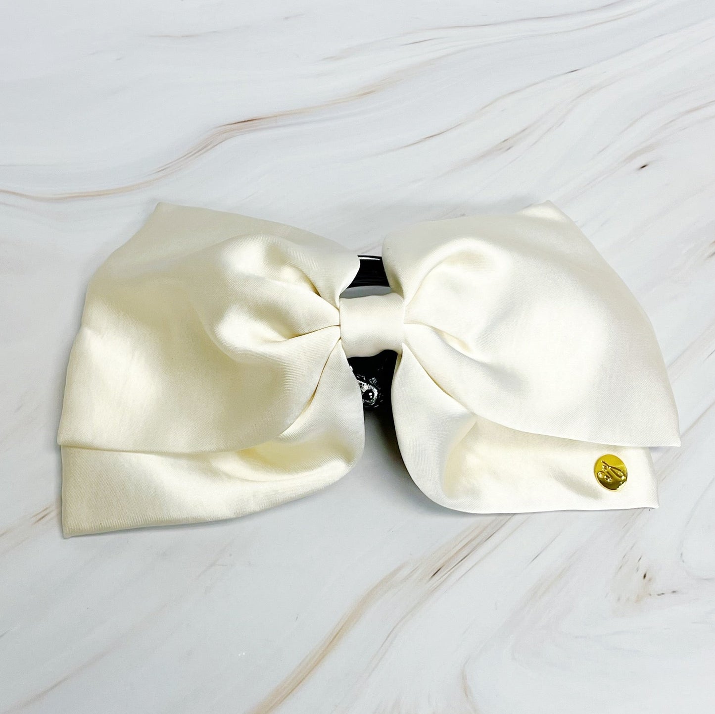 🎀 Bow Bliss™ Satin Hair Claw – Luxe Bow Clip for Effortless Elegance 🎀