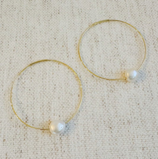 Radiant Glow™ Single Freshwater Pearl Hoop Earrings – 18K Gold Plated
